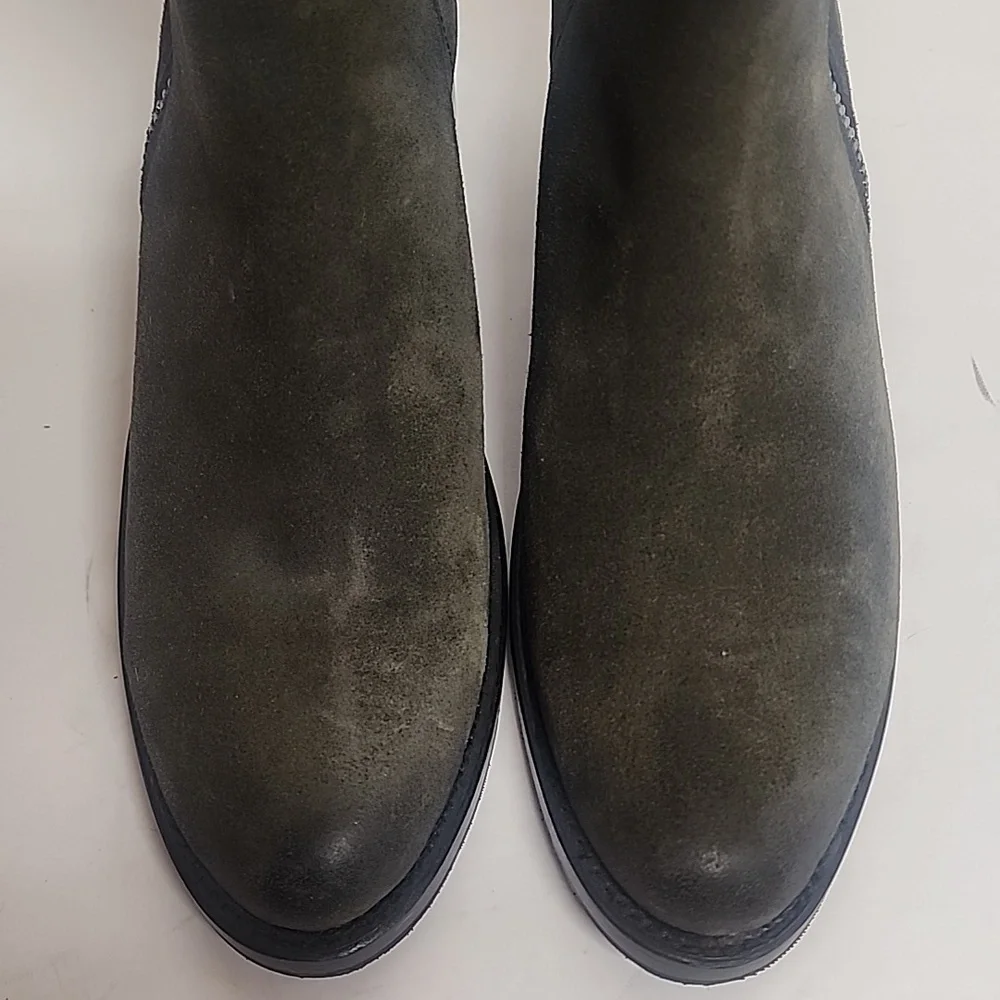 Frye Distressed Gorgeous Olive Suede Side Zip Ankle Quality Bootie Boots Size 8B - Picture 3 of 15